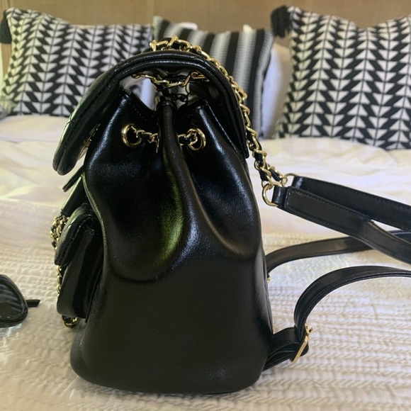 Backpack - Picture 2 of 9